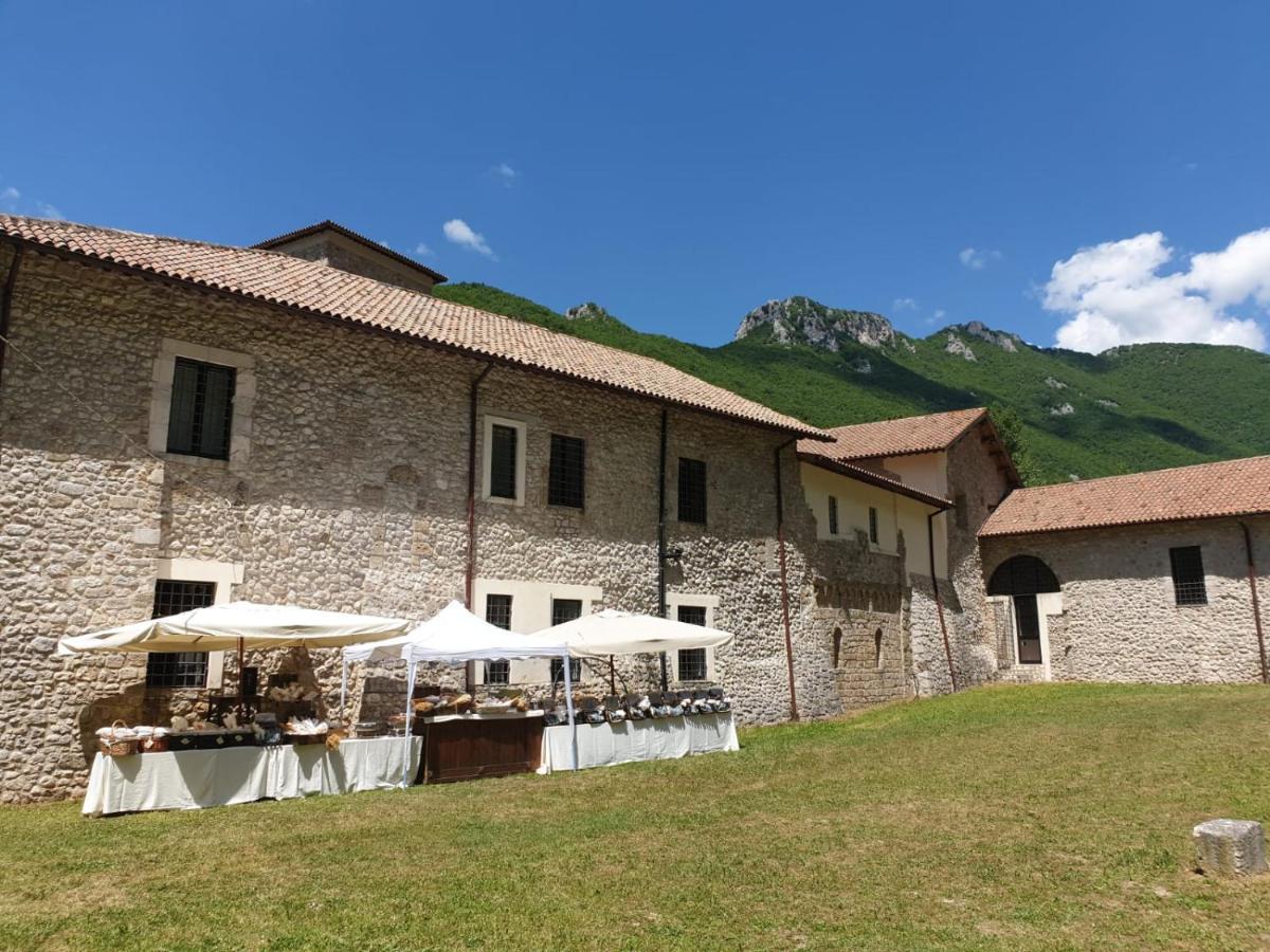 Abbazia Ss. Quirico E Giulitta Hotel Micigliano ภายนอก รูปภาพ