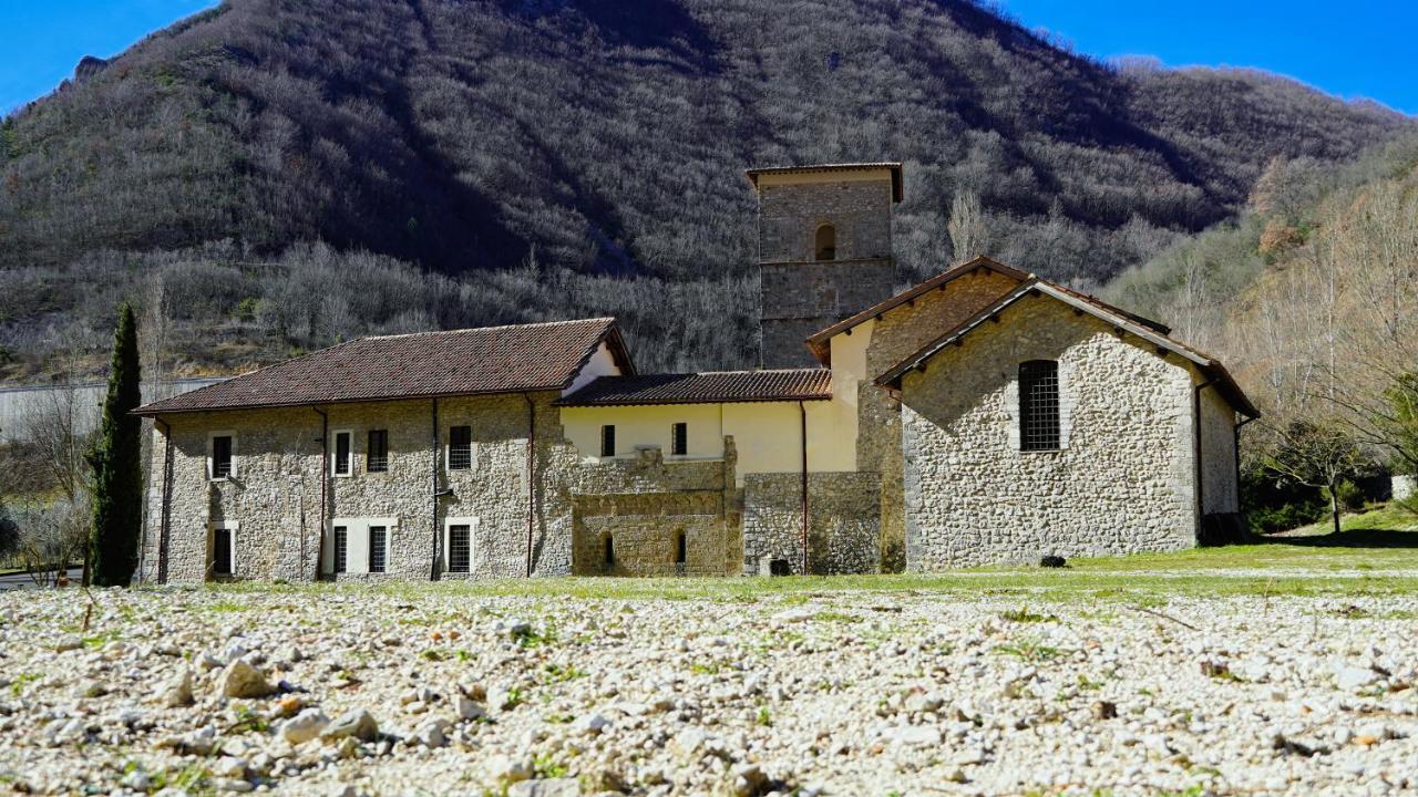 Abbazia Ss. Quirico E Giulitta Hotel Micigliano ภายนอก รูปภาพ