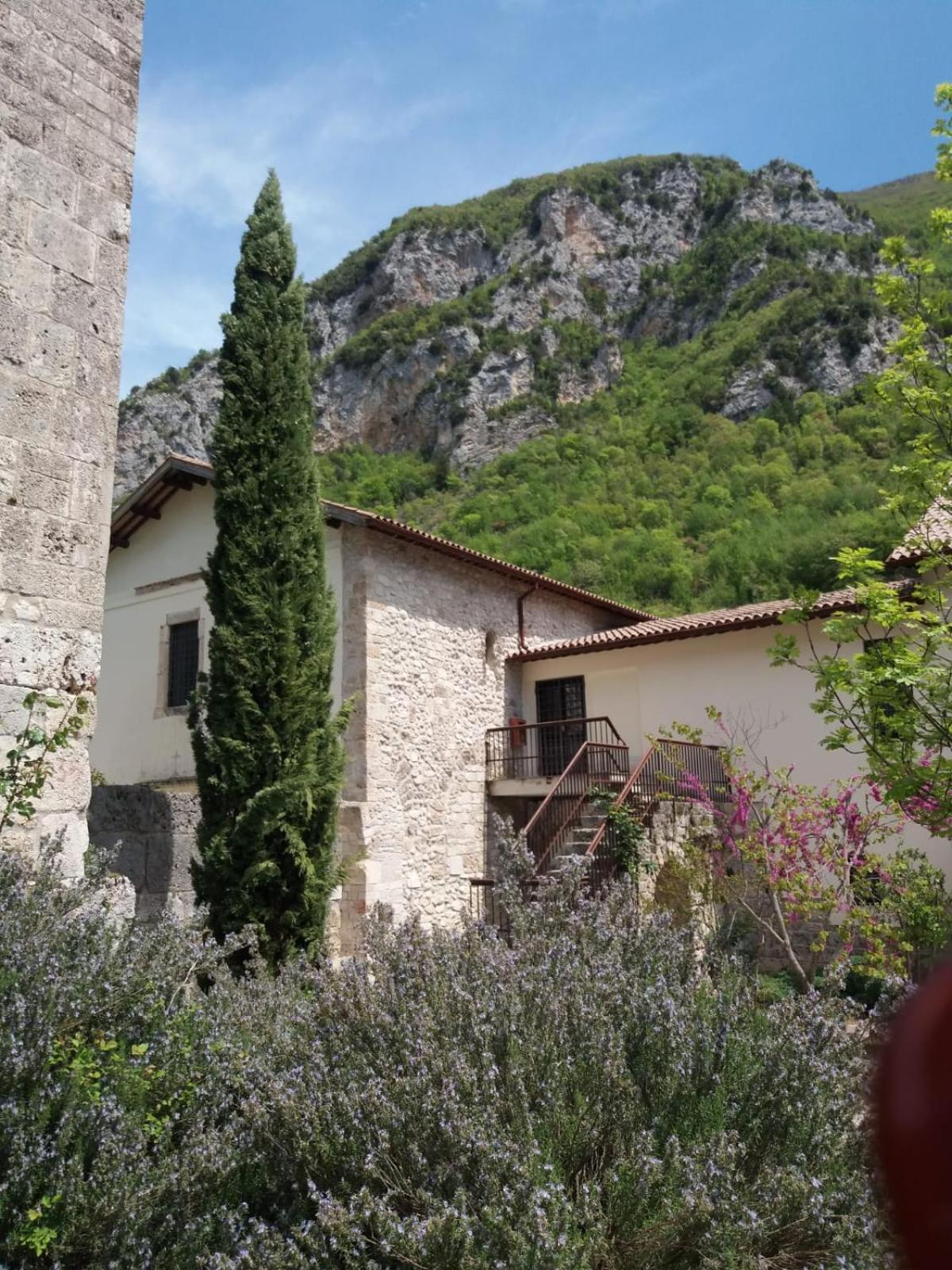 Abbazia Ss. Quirico E Giulitta Hotel Micigliano ภายนอก รูปภาพ