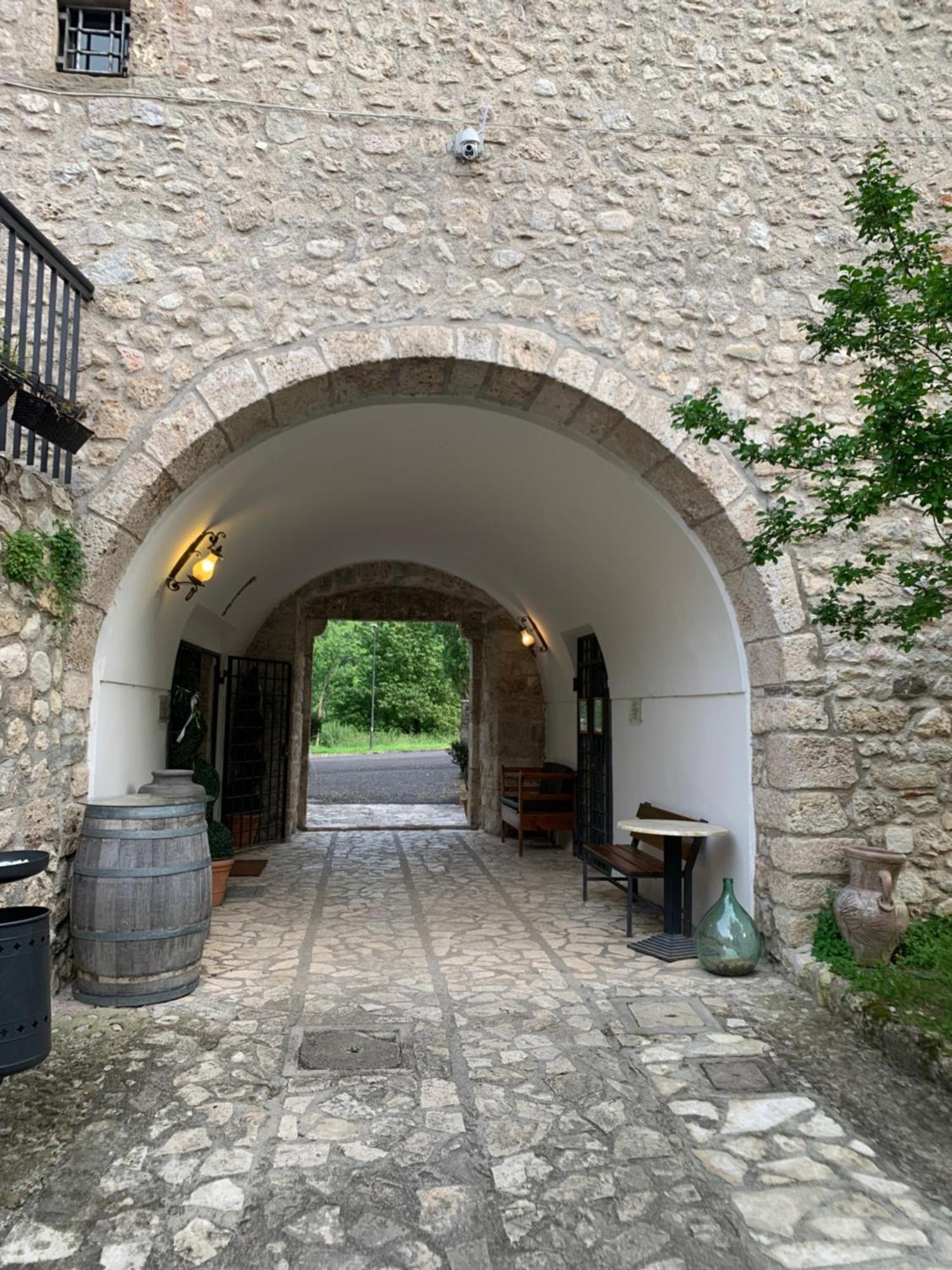 Abbazia Ss. Quirico E Giulitta Hotel Micigliano ภายนอก รูปภาพ