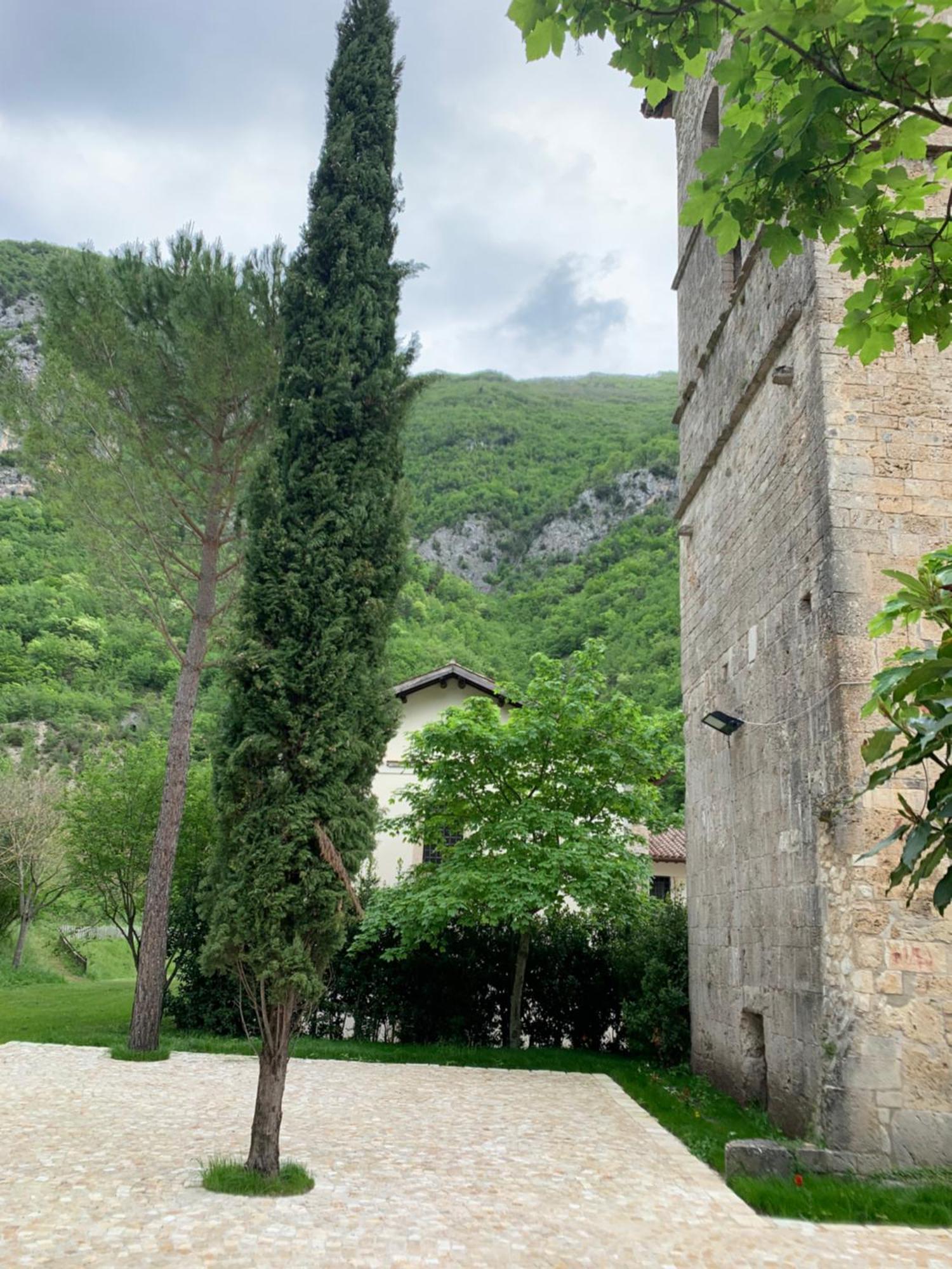 Abbazia Ss. Quirico E Giulitta Hotel Micigliano ภายนอก รูปภาพ